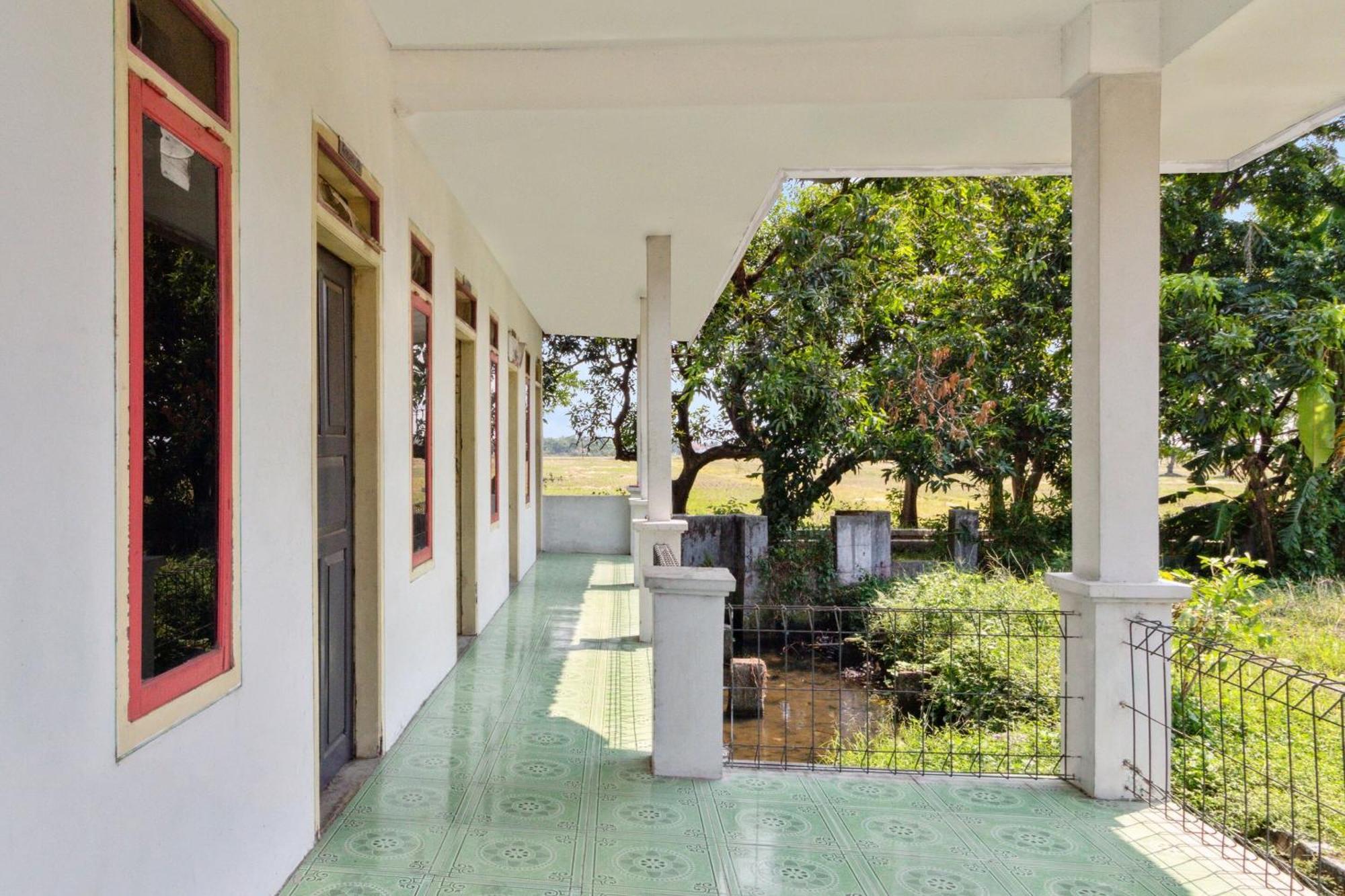Hotel Spot On 92832 Al Mahira Syariah Majalengka Exterior foto